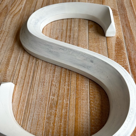 Ballard Designs letter ‘S’ wall plaque - Picture 4 of 4